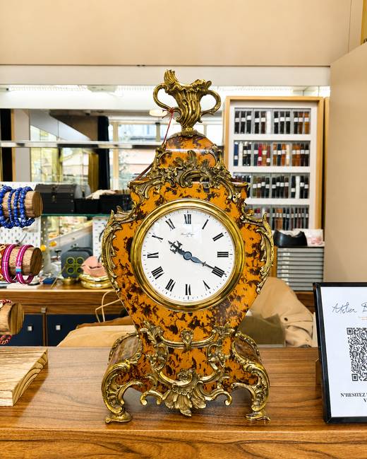 Cartel façon écaille et bronze doré, horloge ancienne réparée à l'Atelier Baratte